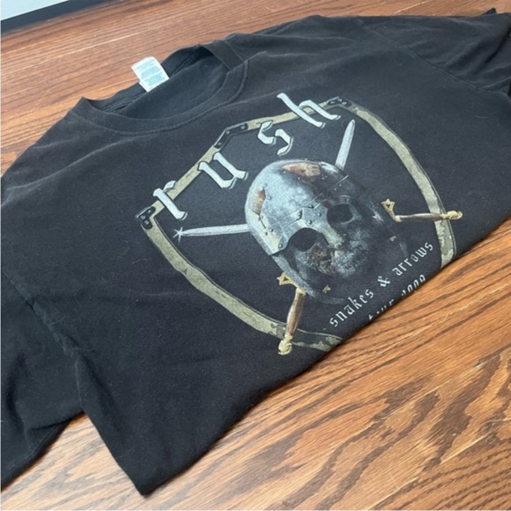 Graphic tee